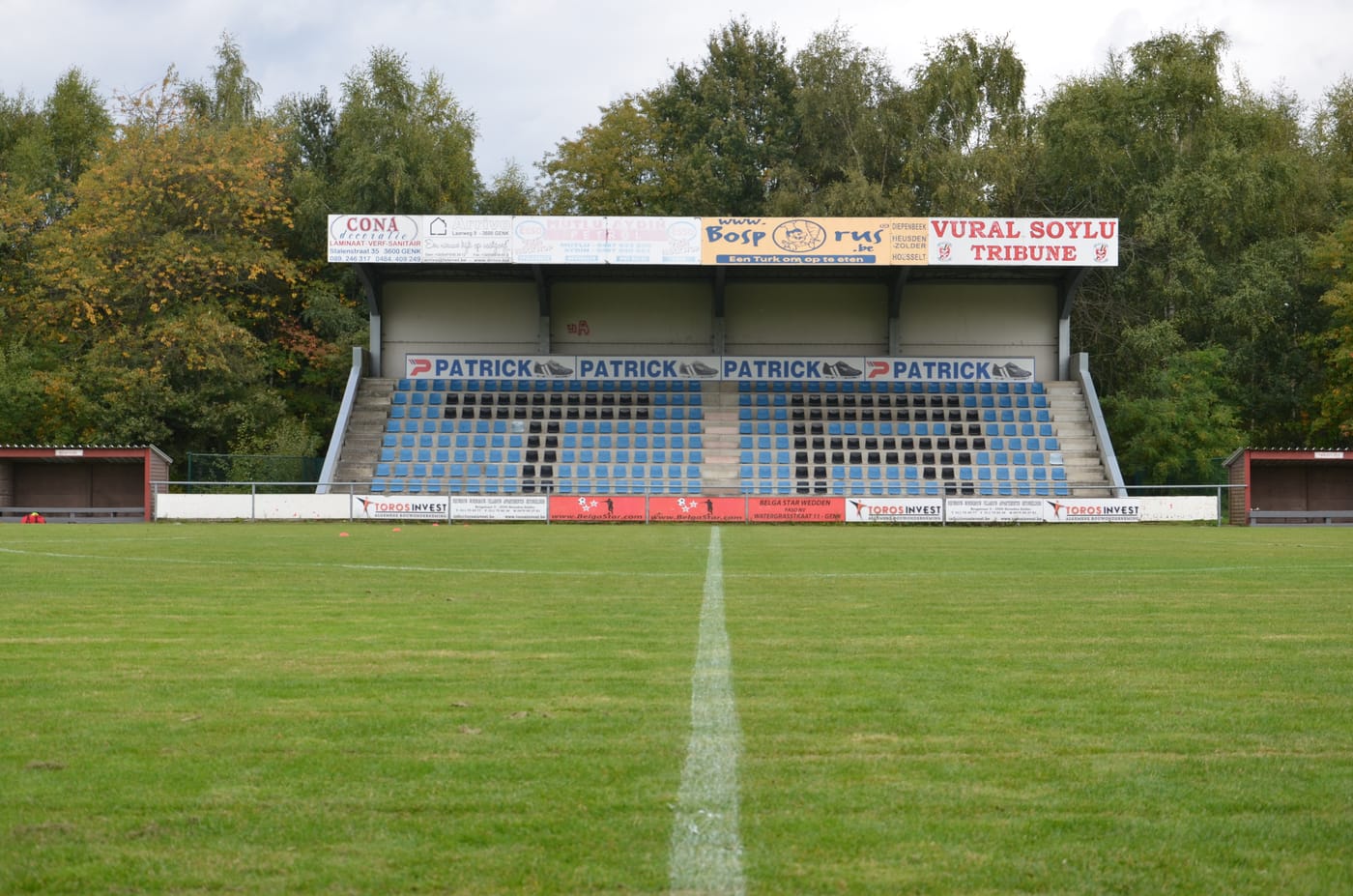 Het terrein aan Anfield met de Vural Soylu-tribune